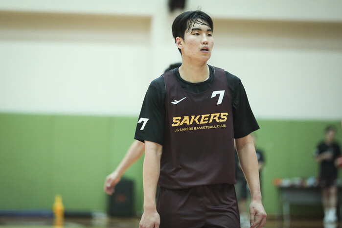 연습경기 하러 연세대 첫 방문한 최형...